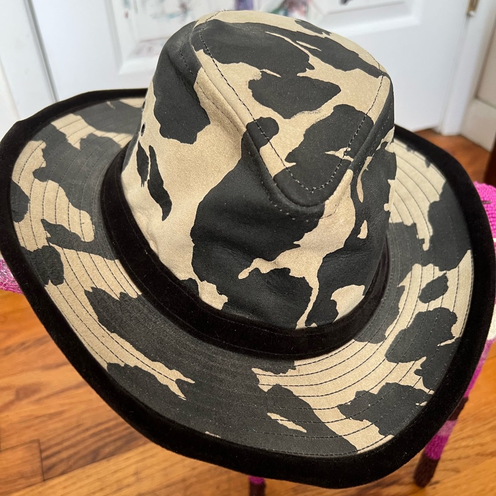 New York Hat & Cap Co. Camouflage Cow Hat. Size Ladies Large NWOT